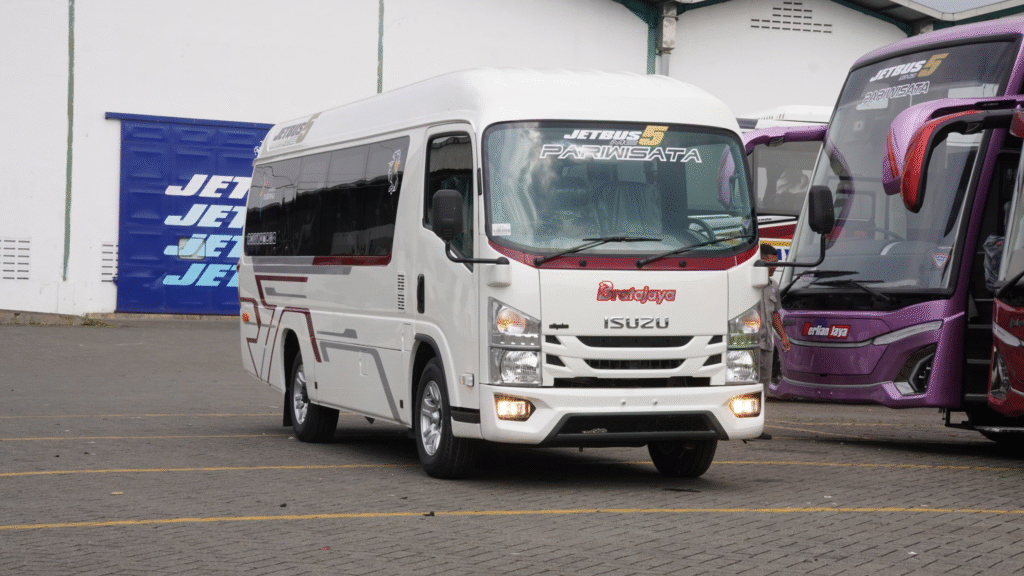 Elf Bandung Cirebon, transportasi Bandung Cirebon, sewa Elf Bandung, perjalanan nyaman Elf, armada Elf Cirebon